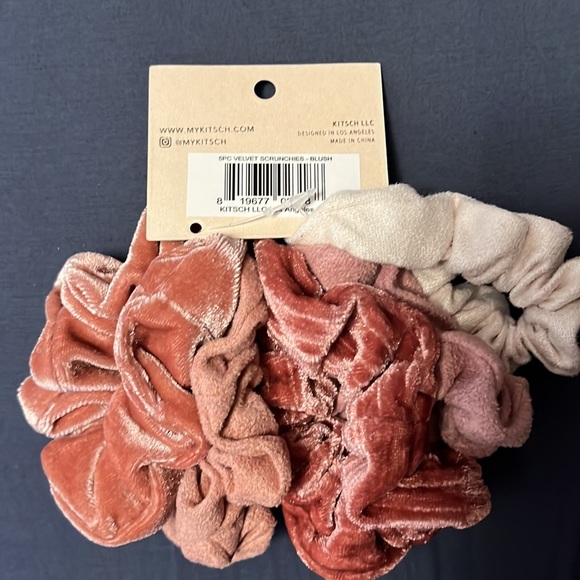 🆕 Kitsch velvet scrunchie 5-pack blush/mauve - Picture 3 of 4